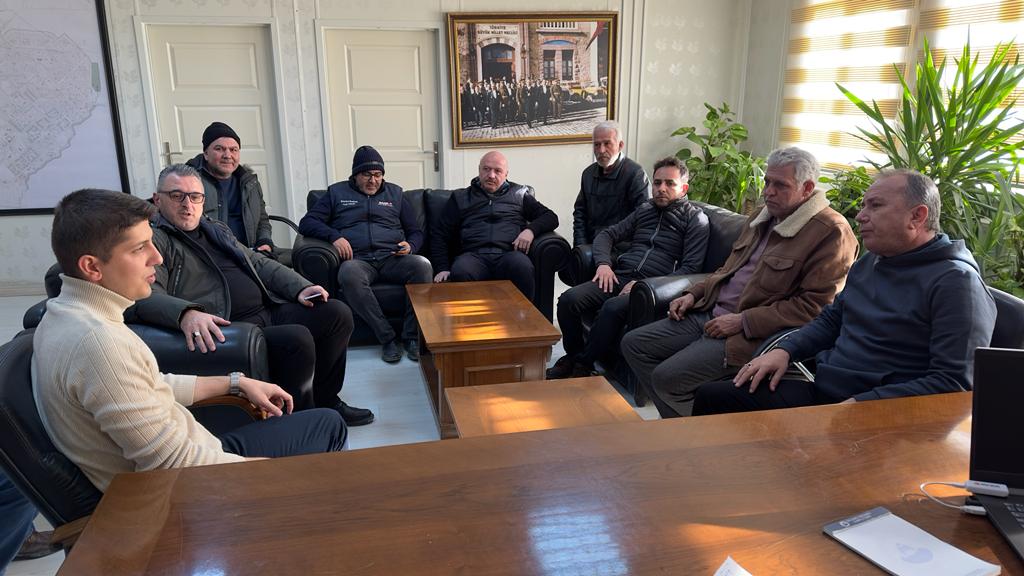 CEYLAN, DEPREM BÖLGESİNİ KARIŞ KARIŞ GEZEREK ACILARINA ORTAK OLUYOR